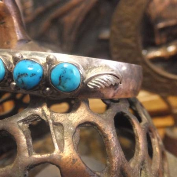 CROSS SOLD: Navajo Native American Turquoise Silver Bracelet - Picture 6 of 15